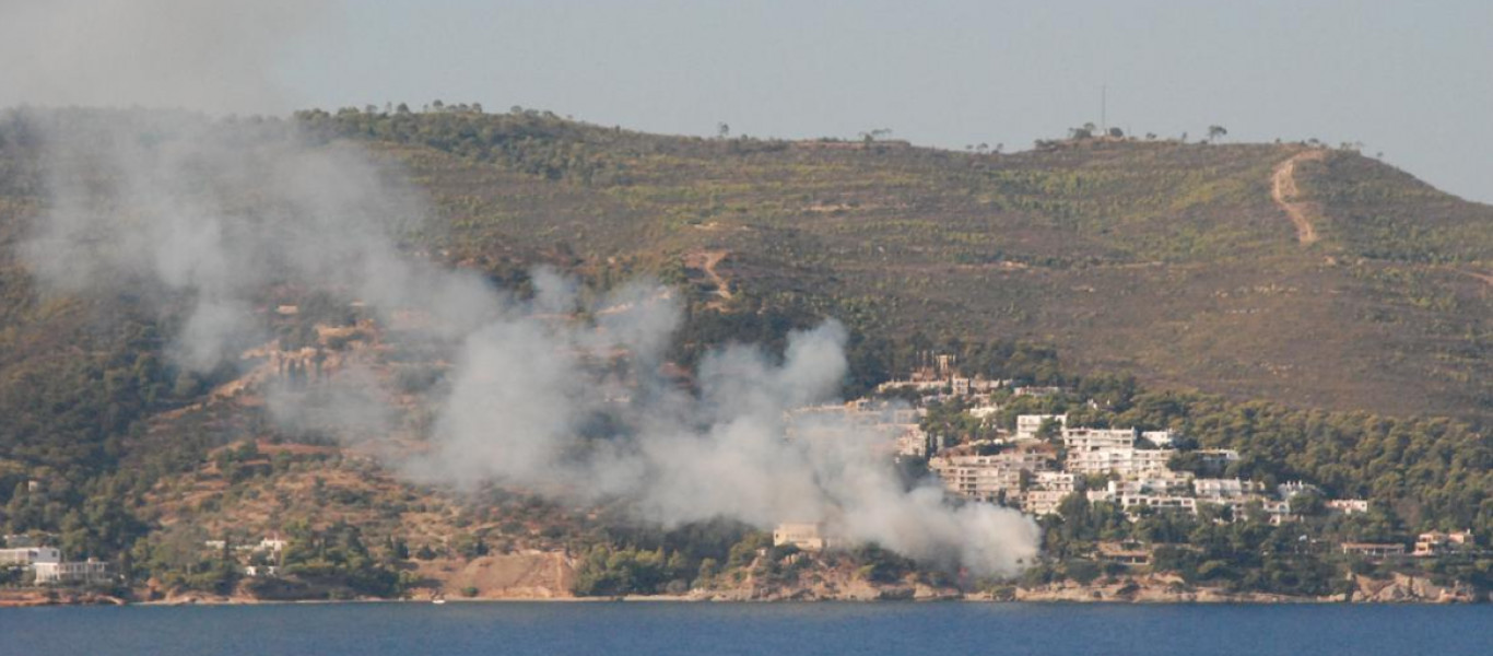 Σε εξέλιξη φωτιά σε δασική έκταση στις Σπέτσες (φωτό,βίντεο)